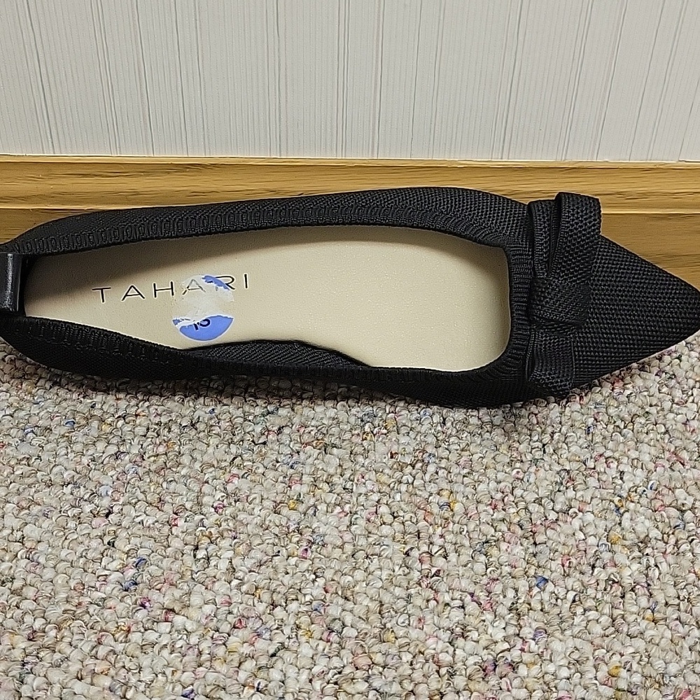 Tahari Athens Black Vegan Upper Fabric Flats Sz 7.5 Office Business lightweight - Picture 6 of 7